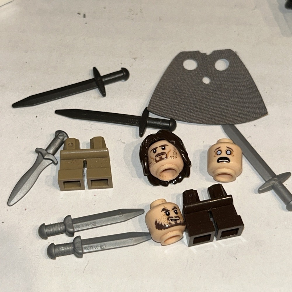 Lego Lord Of The Rings LOTR Parts Minifigure Pieces Frodo & Aragorn